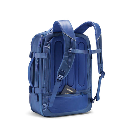 Three-quarter rear view of Speck Travel Backpack in Macaw Blue.#color_macaw-blue