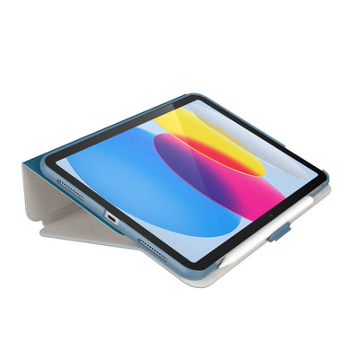 Three-quarter view of the front of the case, using typing stand formation.#color_piccards-blue-frost-beige-faded-teal