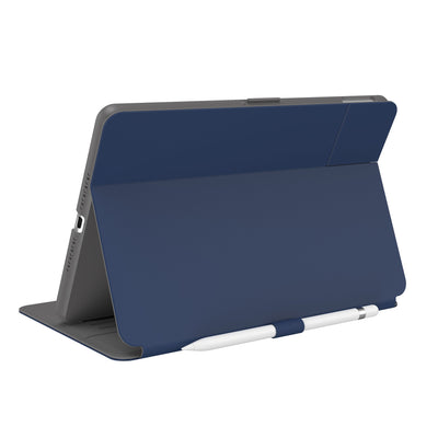 Three-quarter view of back of the case, using view stand formation.#color_arcadia-navy-moody-grey