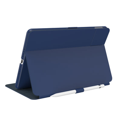 Three-quarter view of back of the case, using view stand formation.#color_coastal-blue-charcoal-grey