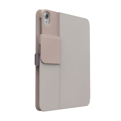 Three-quarter view of the back of the case, with folio closed and camera flap folded down.#color_beech-grey-cinnamon-biscuit