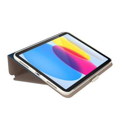 Three-quarter view of the front of the case, using typing stand formation.#color_deep-sea-pull-up-parchment-early-grey