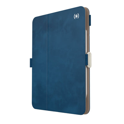 Three-quarter view of front of the case, with folio closed.#color_deep-sea-pull-up-parchment-early-grey