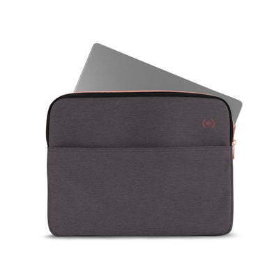 Straight on view of the front of the sleeve with a laptop#color_cloudy-grey-rose-gold