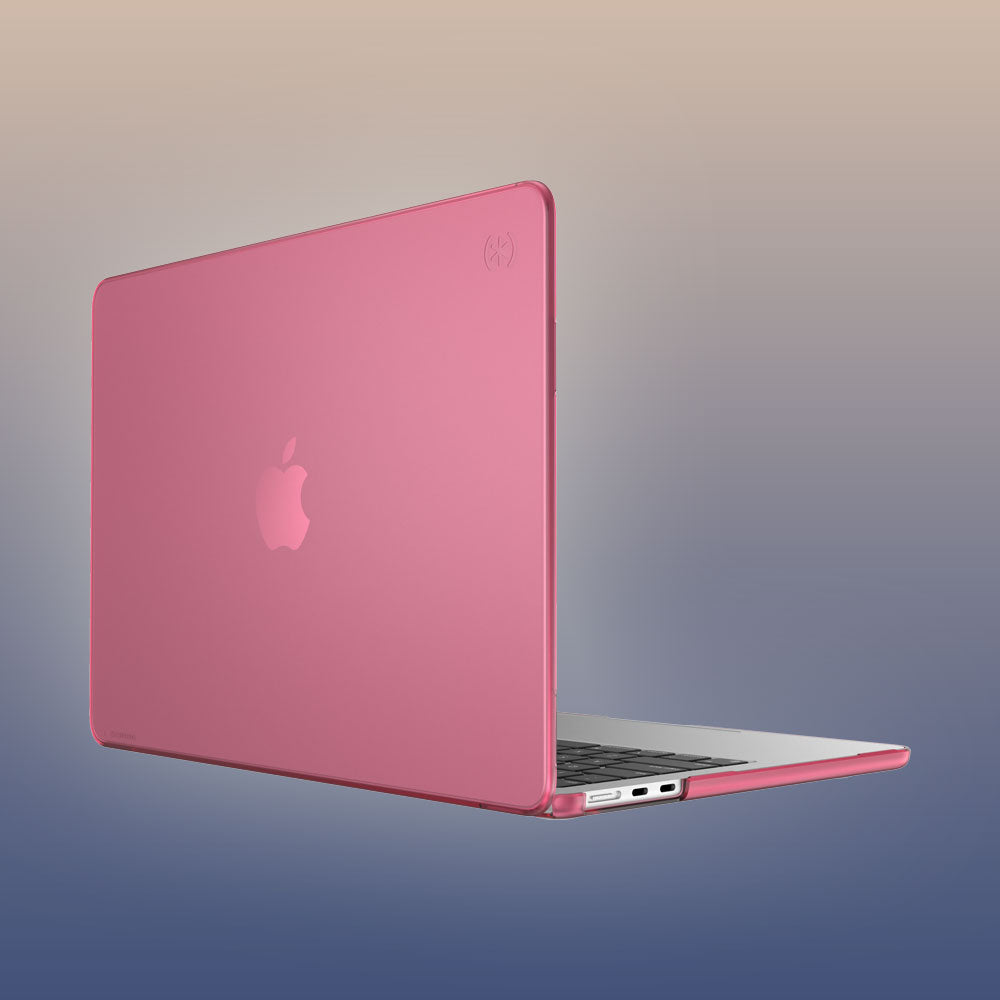 Three-quarter angle of MacBook Air 13-inch M2 (2022) in a SmartShell Cozy Pink case