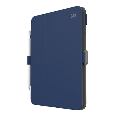 Three-quarter view of front of the case, with folio closed.#color_arcadia-navy-moody-grey